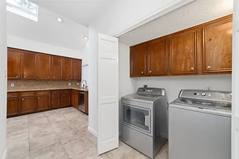 1746 Cloister Drive 22 Crosby TX 77532
