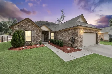 241 Woodhaven Drive West Columbia TX 77486