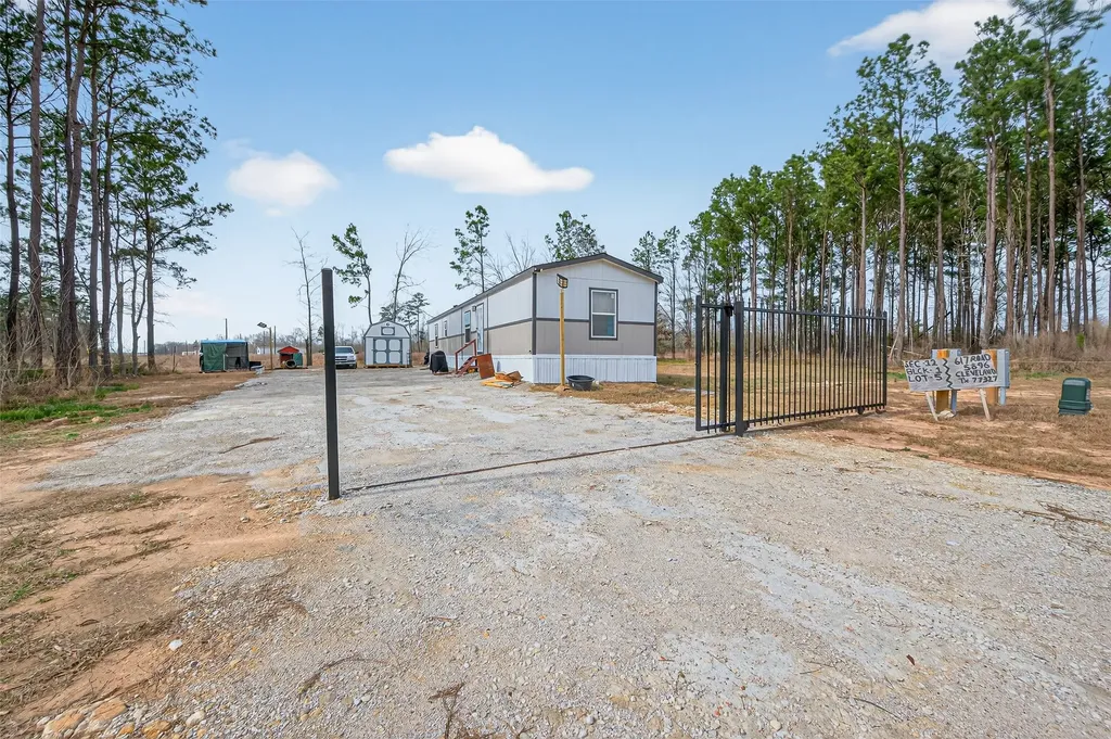 617 Road 5896 Cleveland TX 77327