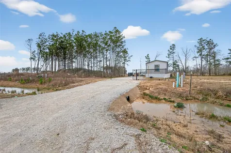 617 Road 5896 Cleveland TX 77327