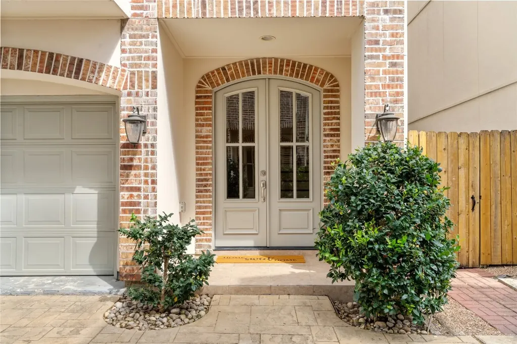 5634 Kiam Street C Houston TX 77007