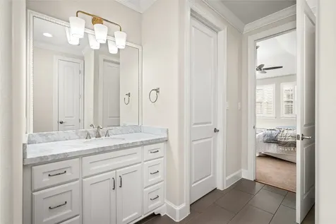 5634 Kiam Street C Houston TX 77007