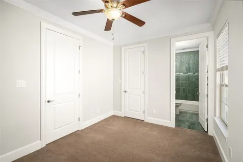 5634 Kiam Street C Houston TX 77007