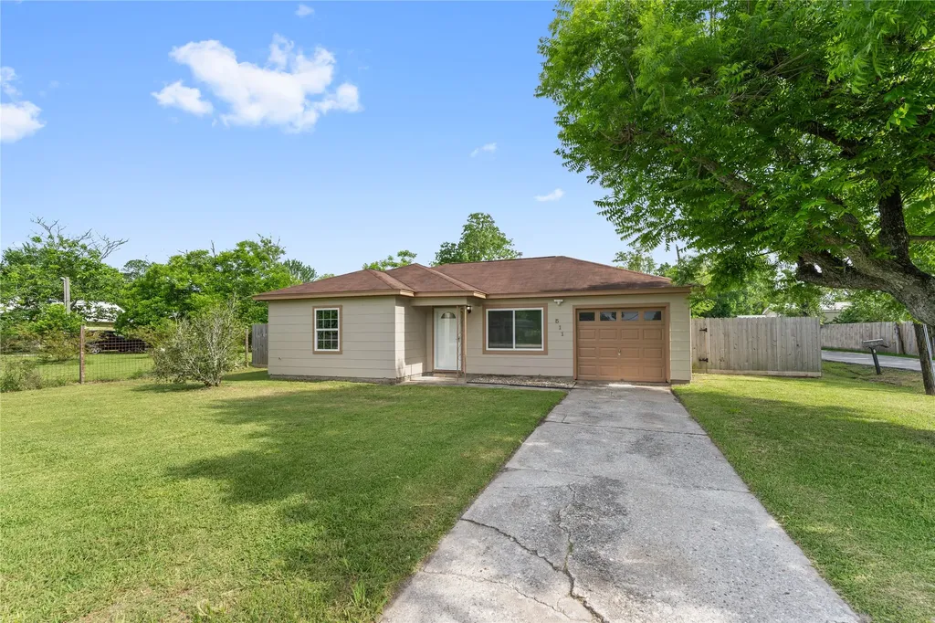511 Jones Road Highlands TX 77562