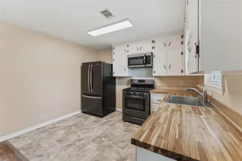 511 Jones Road Highlands TX 77562