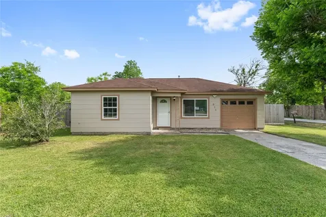 511 Jones Road Highlands TX 77562