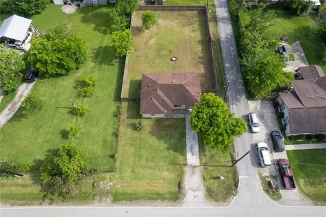 511 Jones Road Highlands TX 77562