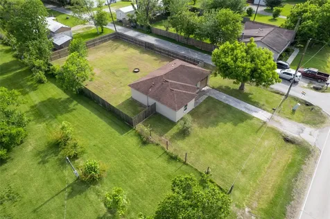 511 Jones Road Highlands TX 77562