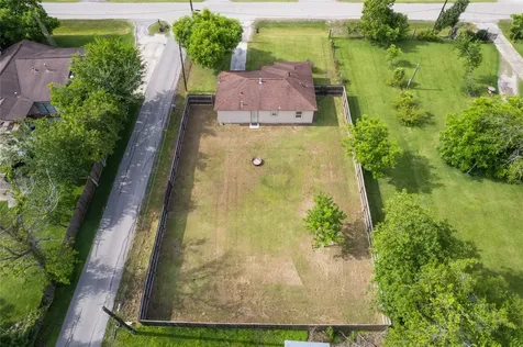 511 Jones Road Highlands TX 77562