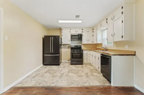 511 Jones Road Highlands TX 77562
