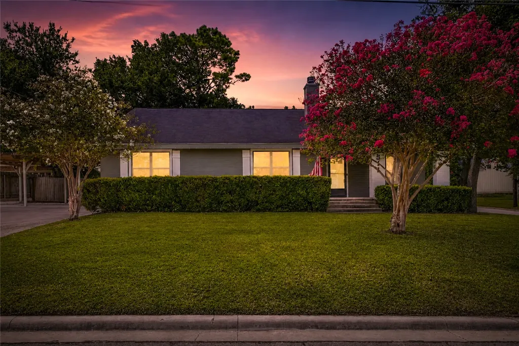 511 W Val Verde Street Brenham TX 77833