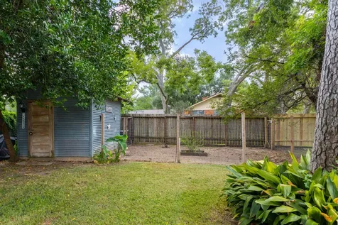 511 W Val Verde Street Brenham TX 77833