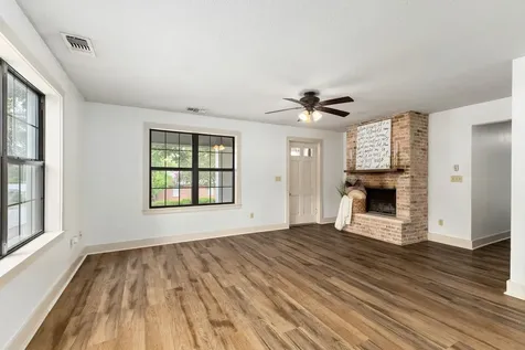 511 W Val Verde Street Brenham TX 77833