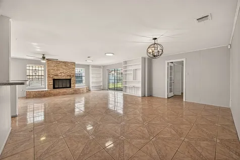 10607 Bainbridge Street Houston TX 77016