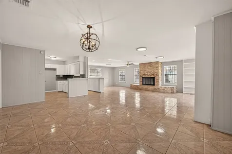 10607 Bainbridge Street Houston TX 77016