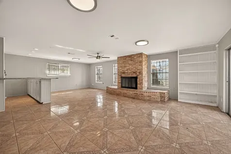 10607 Bainbridge Street Houston TX 77016