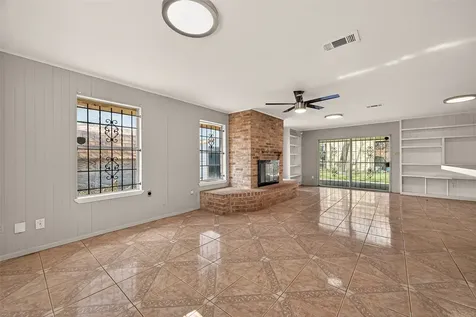 10607 Bainbridge Street Houston TX 77016