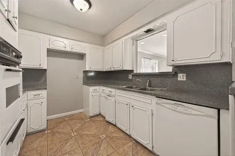 10607 Bainbridge Street Houston TX 77016