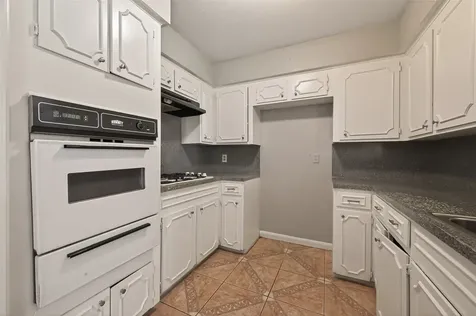 10607 Bainbridge Street Houston TX 77016