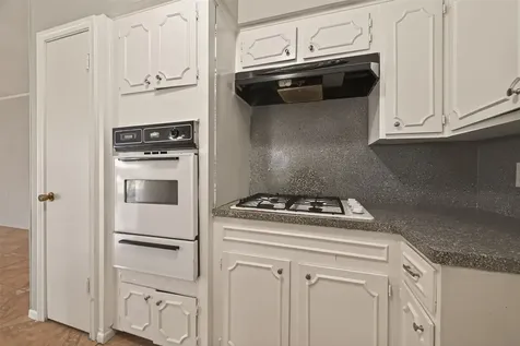 10607 Bainbridge Street Houston TX 77016