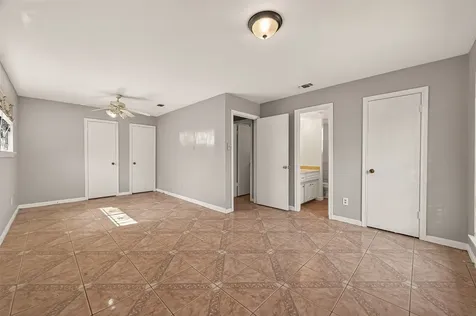 10607 Bainbridge Street Houston TX 77016