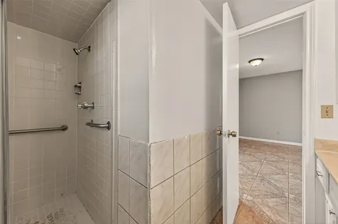 10607 Bainbridge Street Houston TX 77016