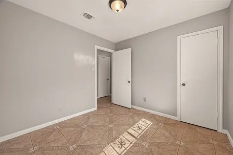 10607 Bainbridge Street Houston TX 77016