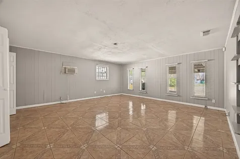 10607 Bainbridge Street Houston TX 77016