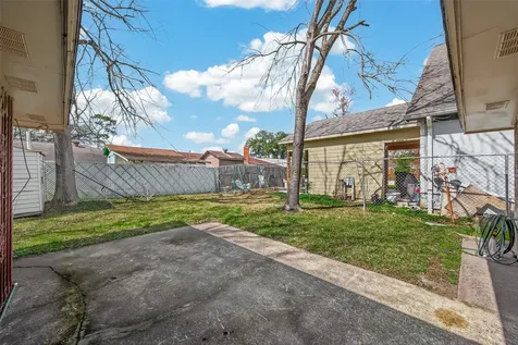 10607 Bainbridge Street Houston TX 77016