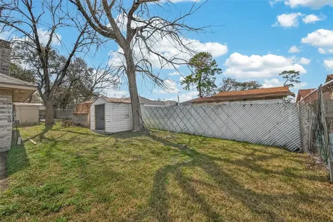 10607 Bainbridge Street Houston TX 77016