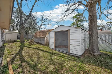 10607 Bainbridge Street Houston TX 77016