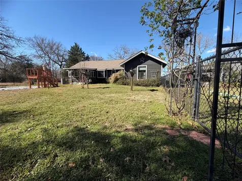 19519 County Road 377 Marquez TX 77865