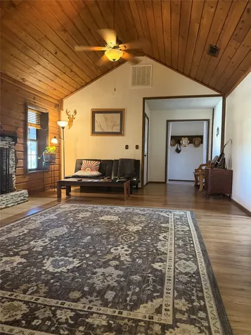 19519 County Road 377 Marquez TX 77865