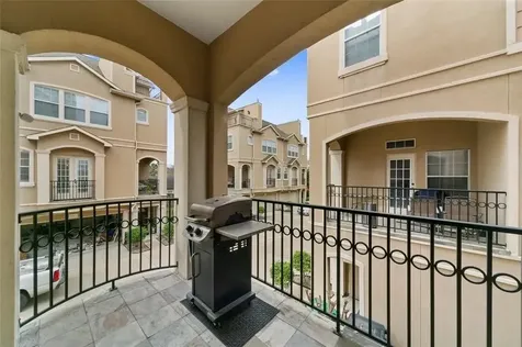 5615 Winsome Villas Lane H Houston TX 77057