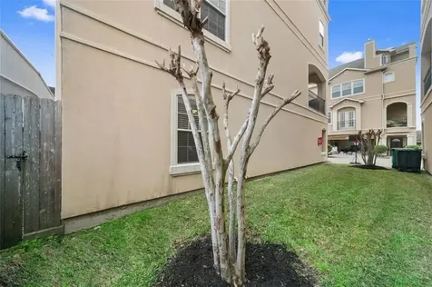 5615 Winsome Villas Lane H Houston TX 77057