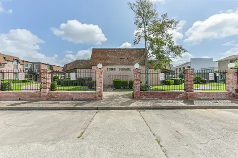 1307 Town Circle 4 Baytown TX 77520