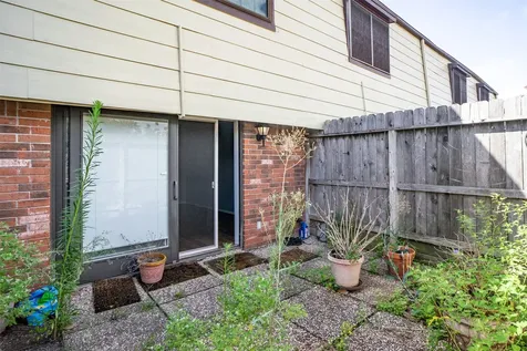 11525 Burdine Street 403 Houston TX 77035