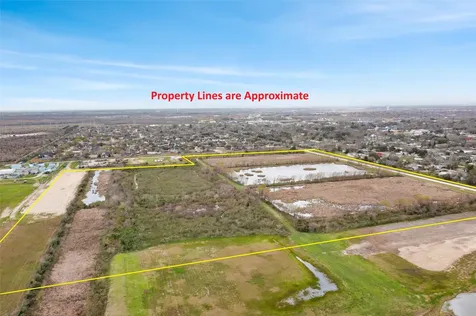 4835 10th Street Bacliff TX 77518