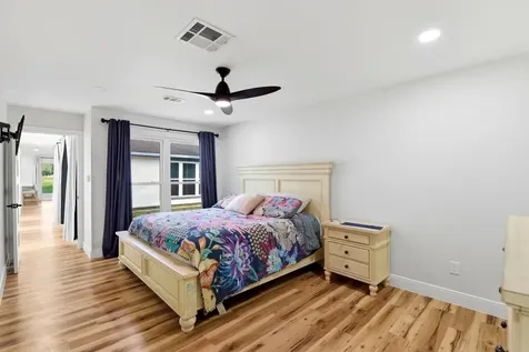 621 W Castle Harbour Drive Friendswood TX 77546
