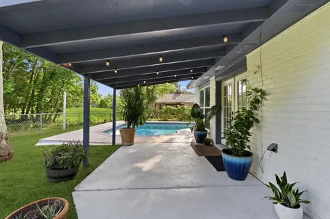 621 W Castle Harbour Drive Friendswood TX 77546