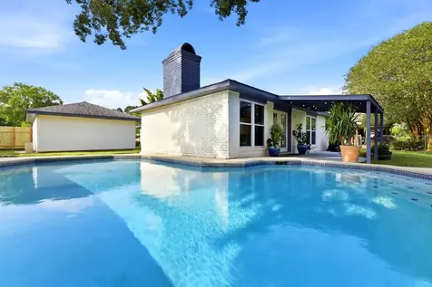 621 W Castle Harbour Drive Friendswood TX 77546