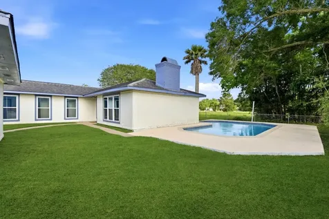 621 W Castle Harbour Drive Friendswood TX 77546