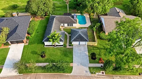 621 W Castle Harbour Drive Friendswood TX 77546