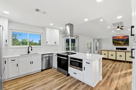 621 W Castle Harbour Drive Friendswood TX 77546