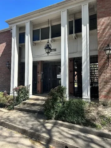 2711 Briarhurst Drive 3 Houston TX 77057