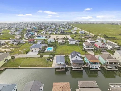 16708 Cabeza De Vaca Jamaica Beach TX 77554