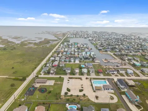 16708 Cabeza De Vaca Jamaica Beach TX 77554