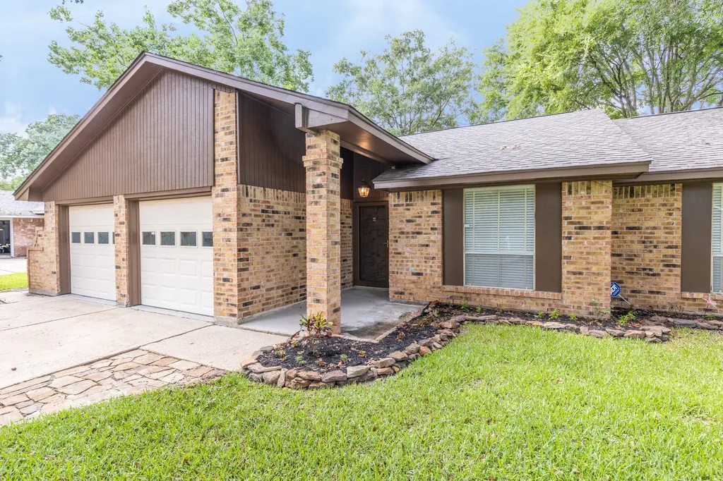2623 Longleaf Pines Drive Houston TX 77339