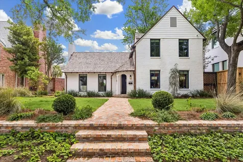 2243 Robinhood Street Houston TX 77005