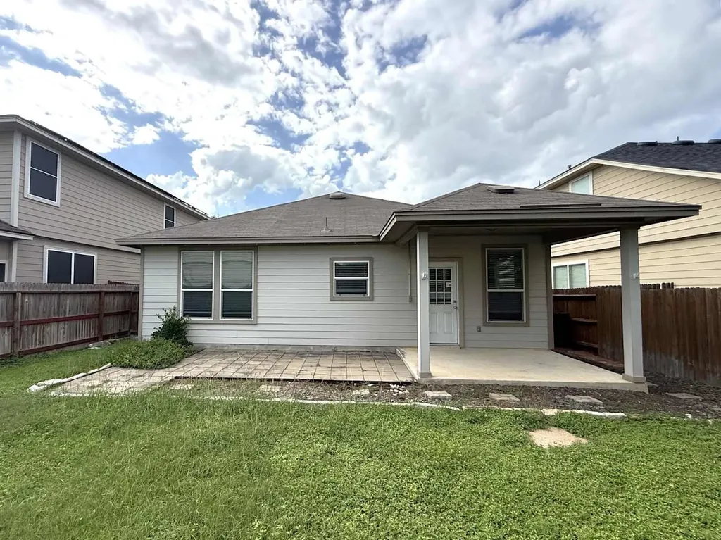 180 Reeves Garden San Antonio TX 78253